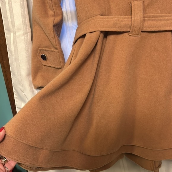 🌟🌟Flouncy Bottom Tan Coat 🧥🌟🌟 - Picture 5 of 10